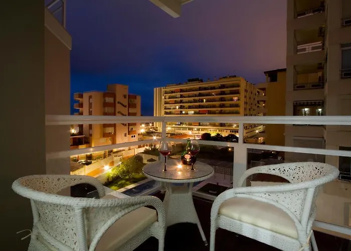 Hotel Moon Dreams - Adults Recommended